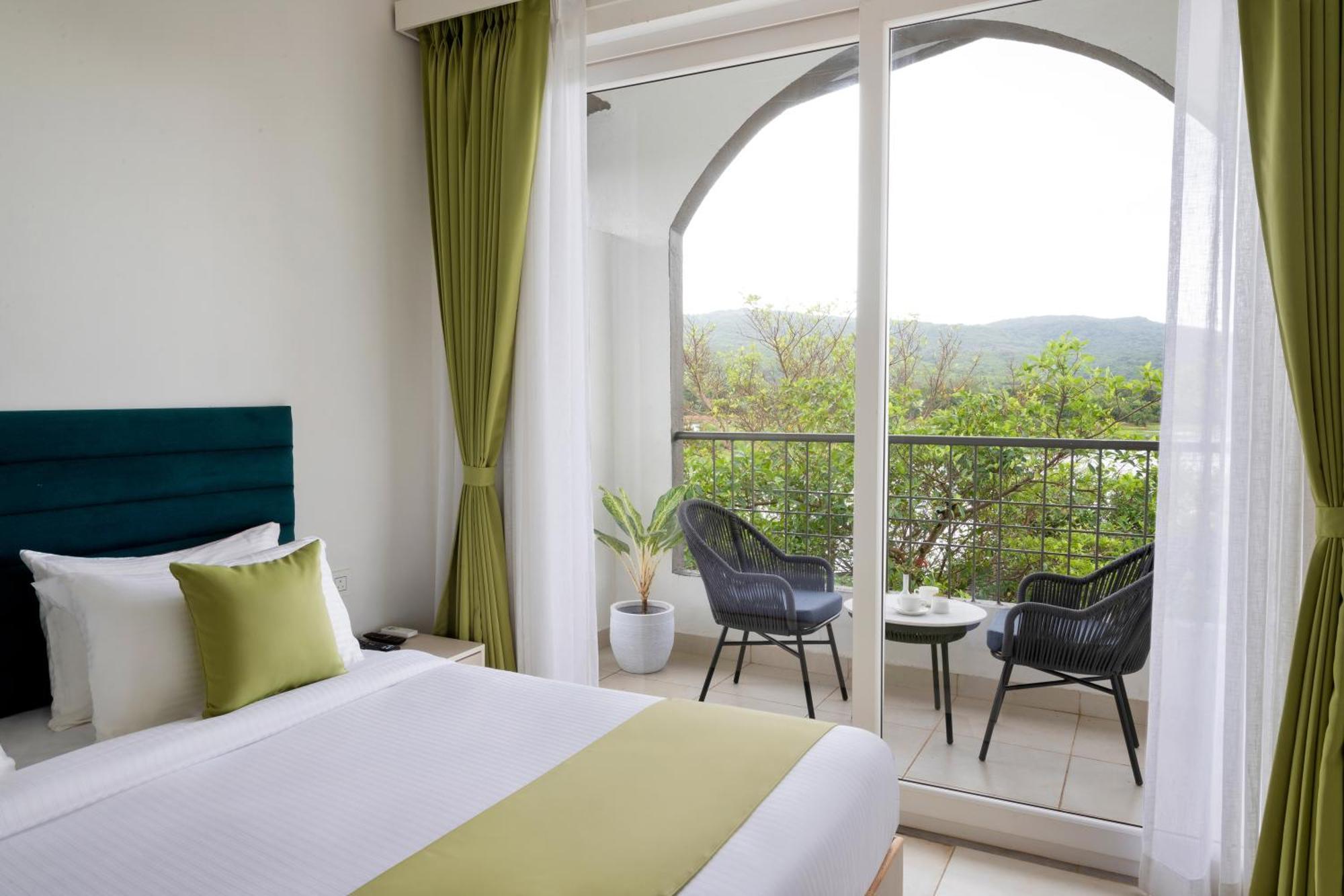 Stone Wood Hotel Amboli Amboli  Eksteriør billede