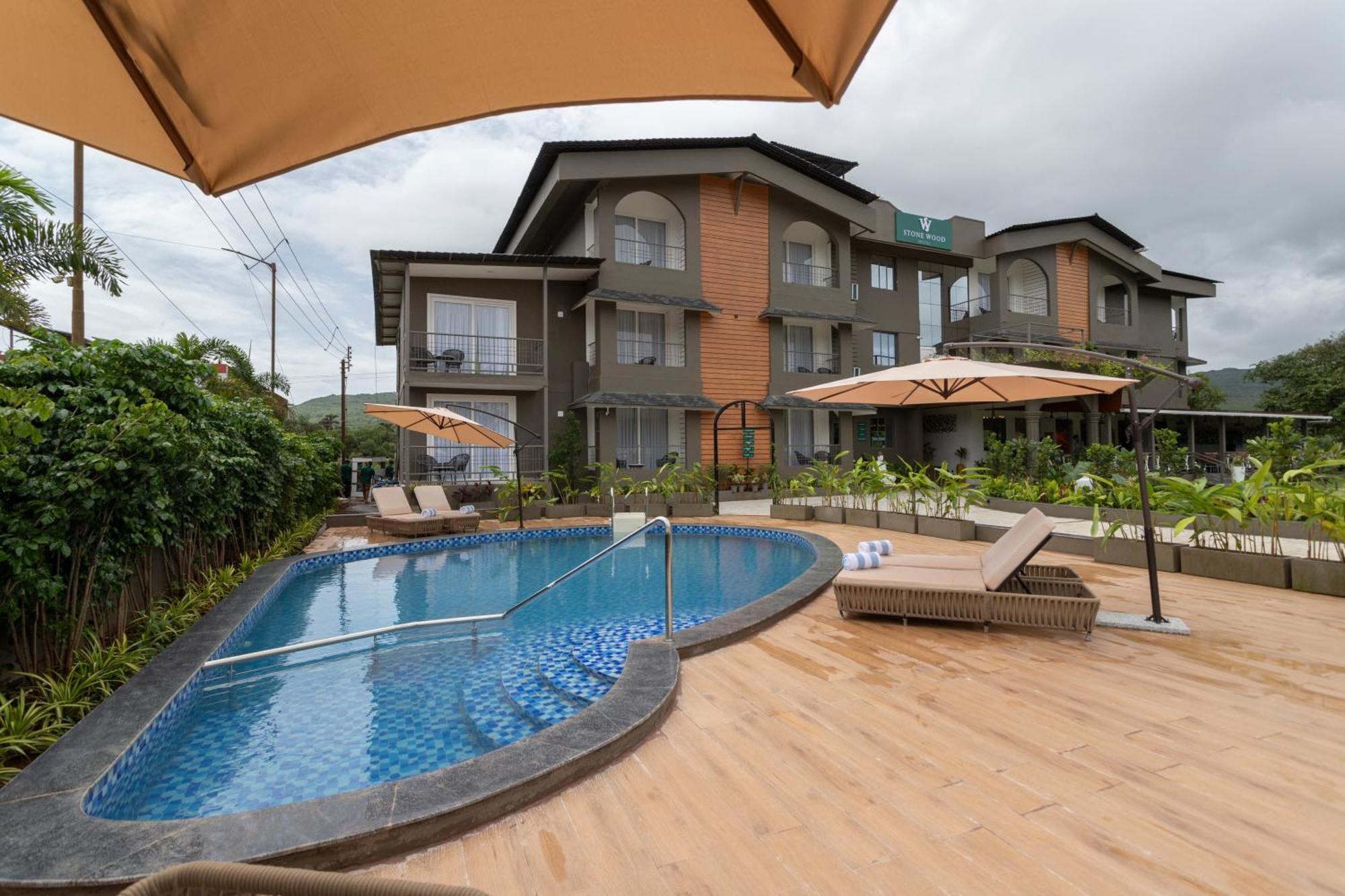 Stone Wood Hotel Amboli Amboli  Eksteriør billede