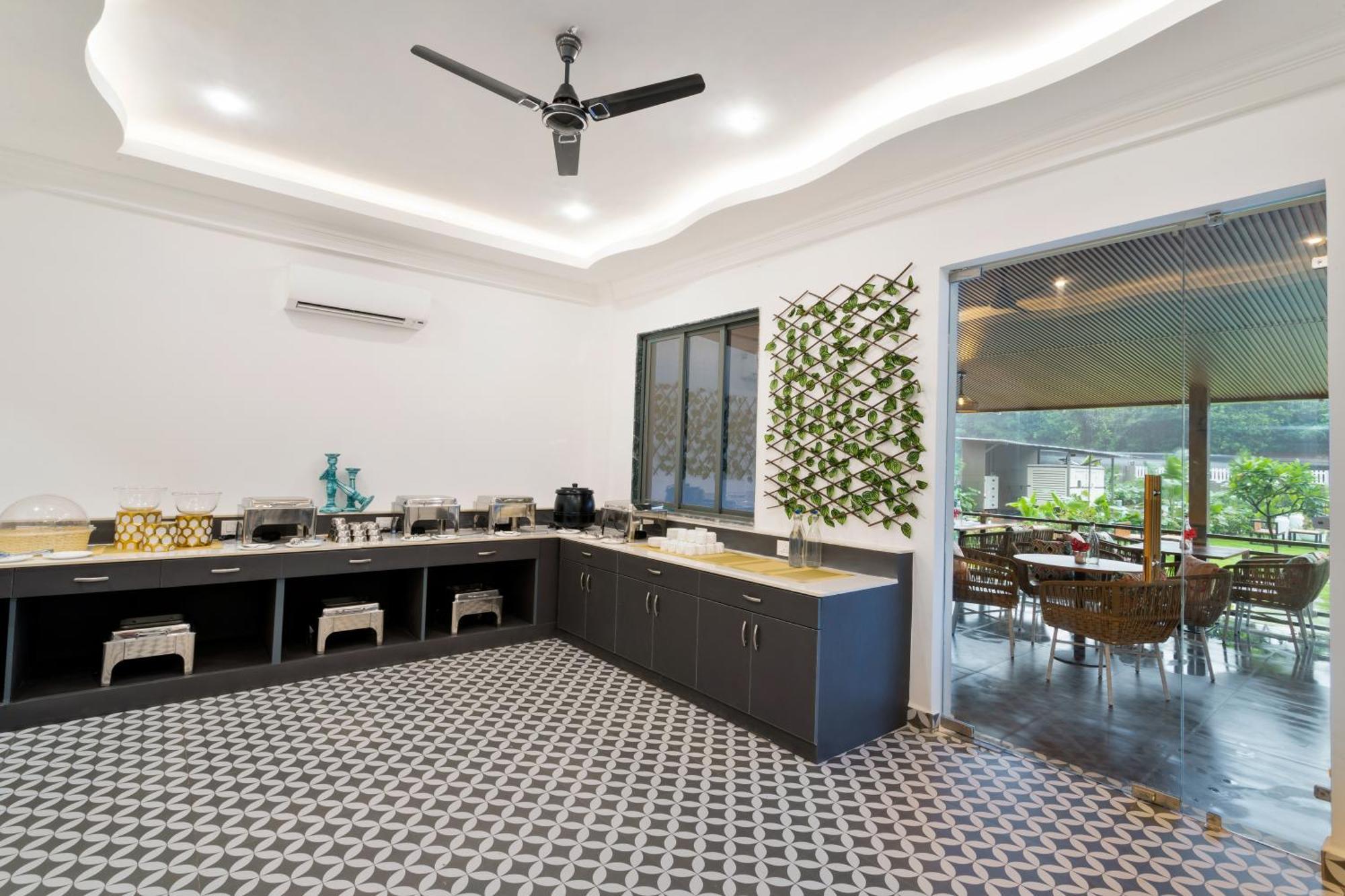 Stone Wood Hotel Amboli Amboli  Eksteriør billede