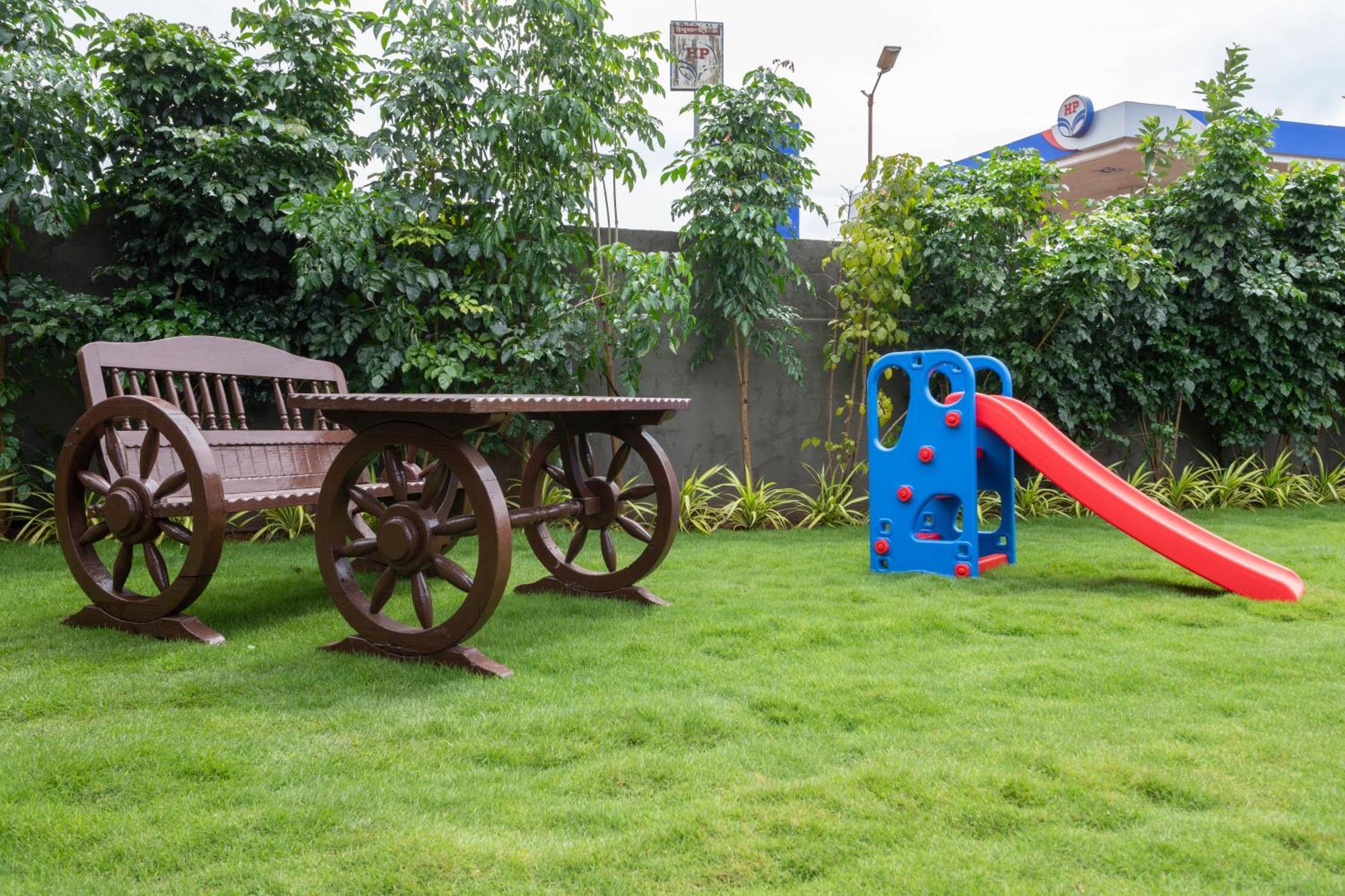 Stone Wood Hotel Amboli Amboli  Eksteriør billede