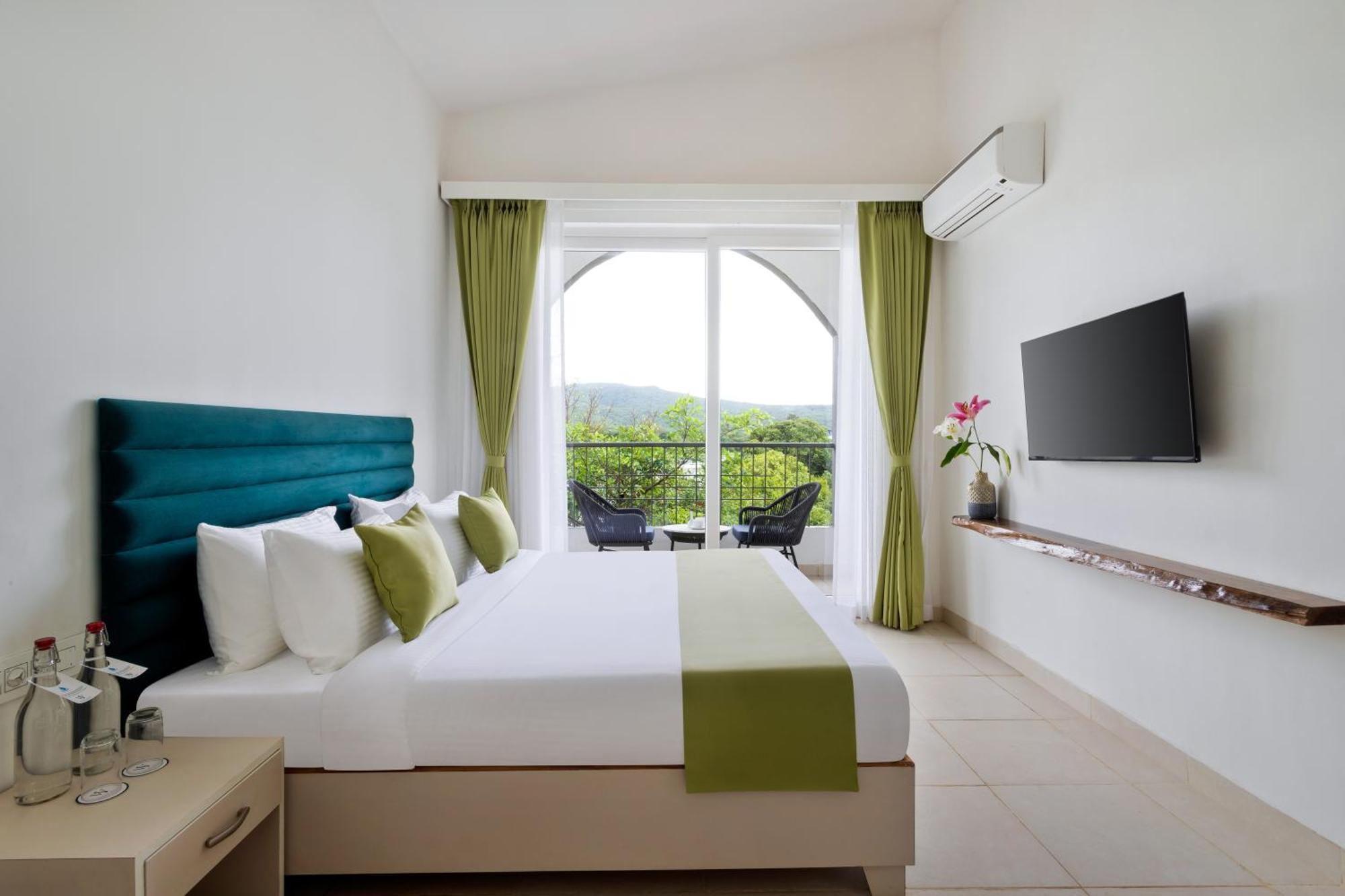 Stone Wood Hotel Amboli Amboli  Eksteriør billede