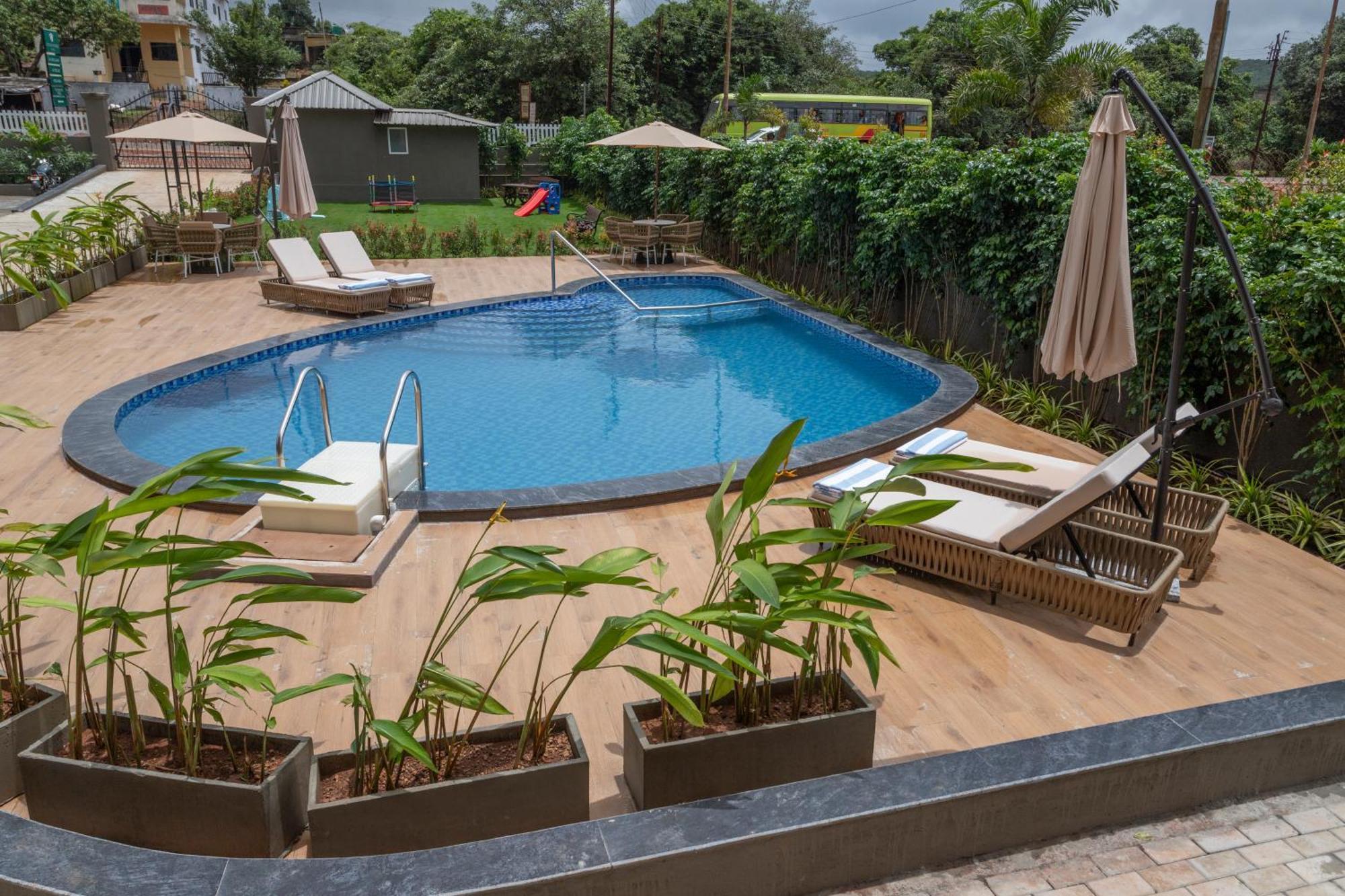 Stone Wood Hotel Amboli Amboli  Eksteriør billede