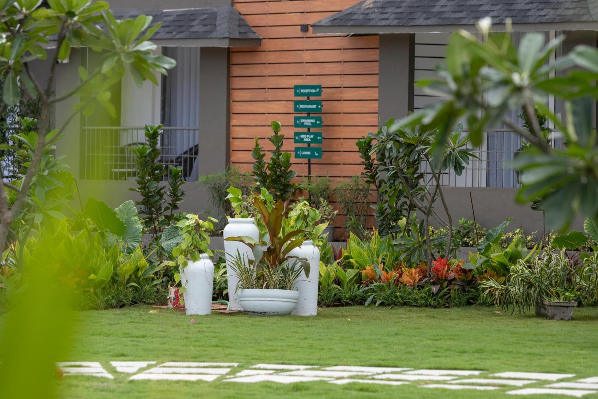 Stone Wood Hotel Amboli Amboli  Eksteriør billede