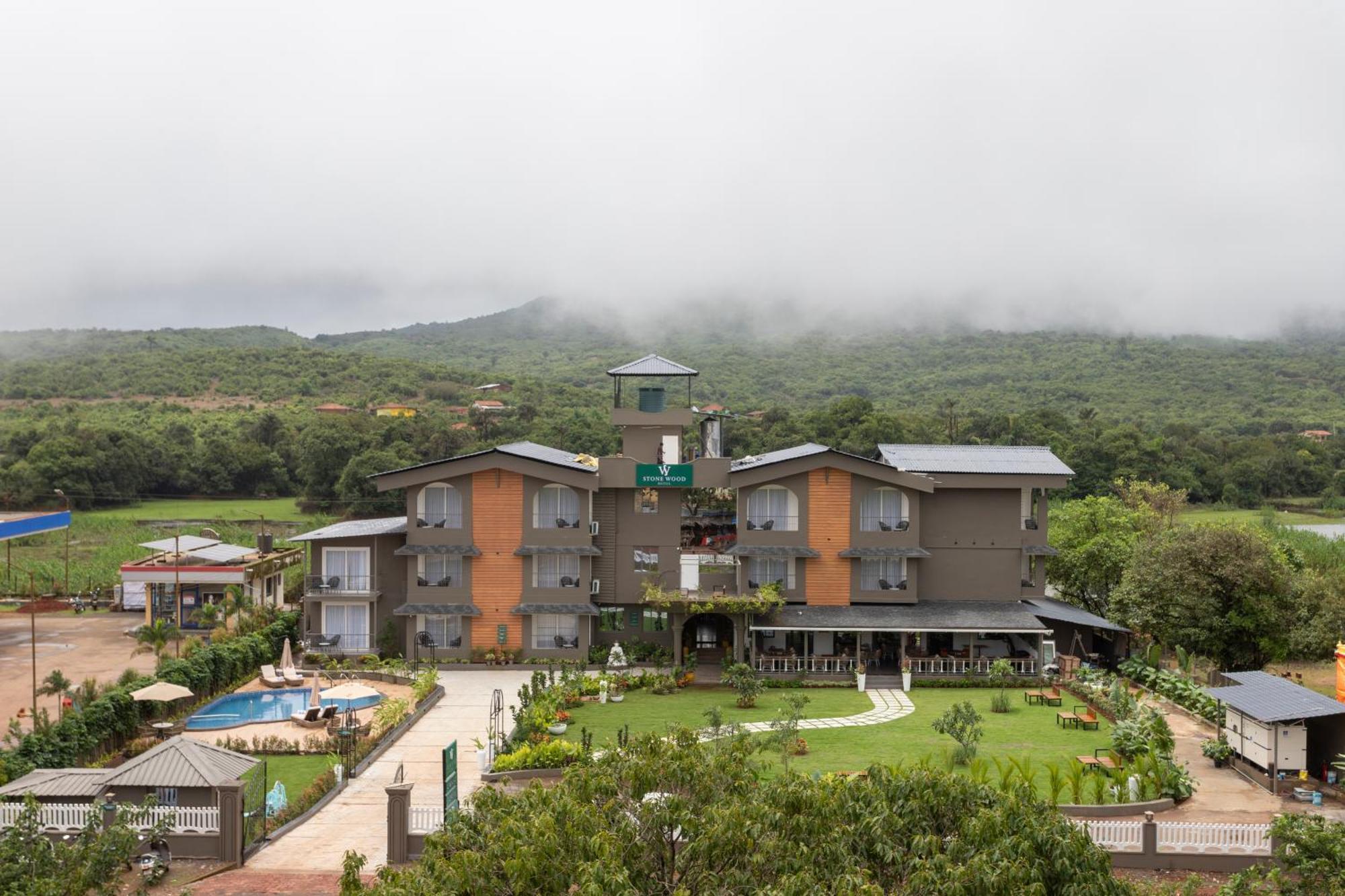 Stone Wood Hotel Amboli Amboli  Eksteriør billede
