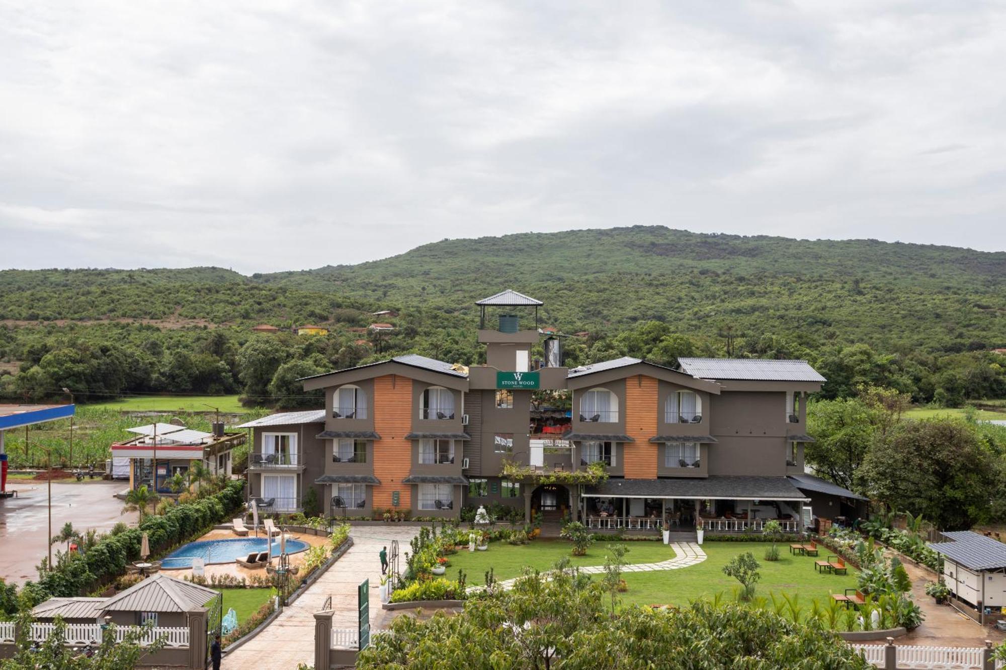 Stone Wood Hotel Amboli Amboli  Eksteriør billede