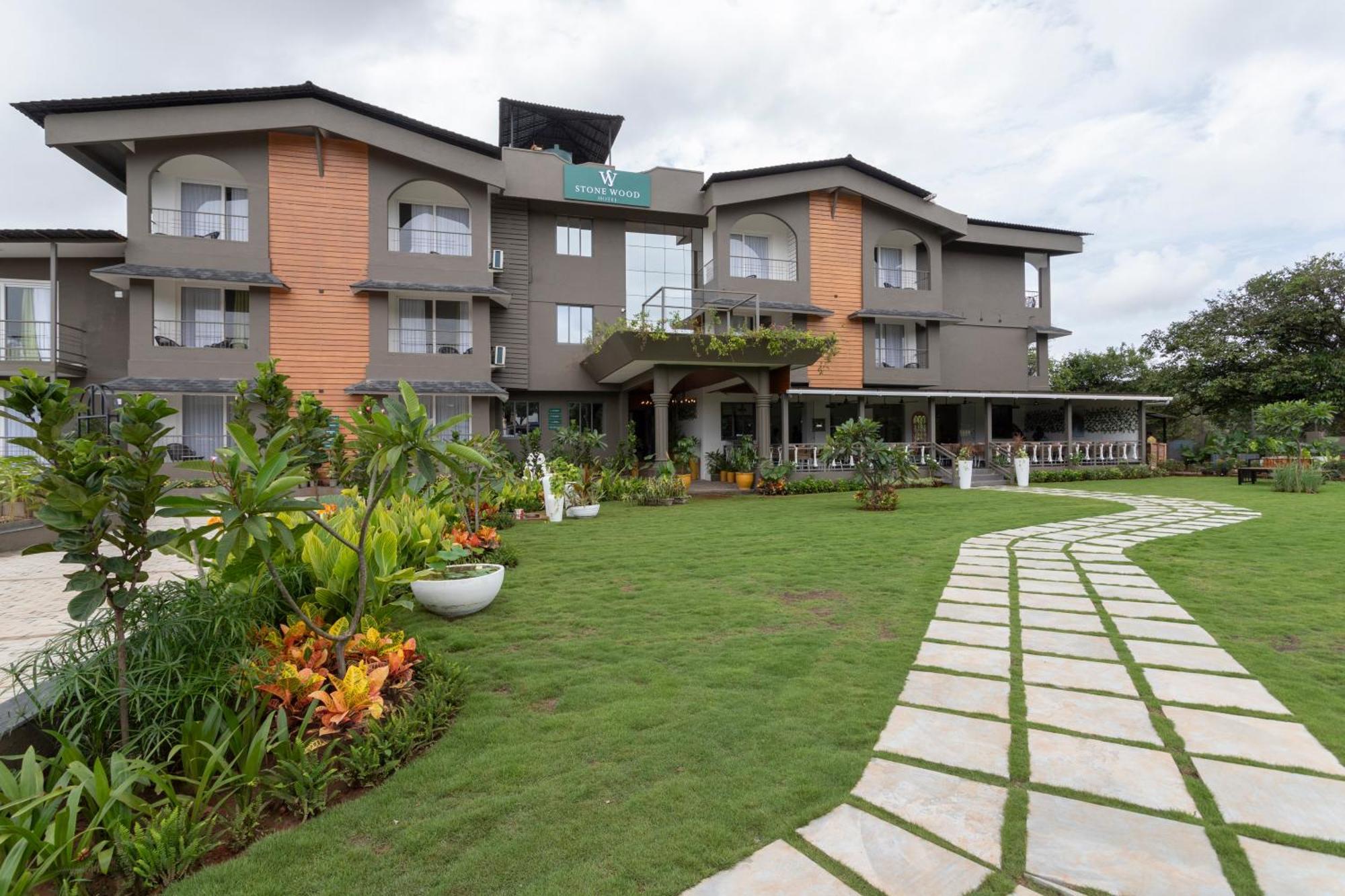 Stone Wood Hotel Amboli Amboli  Eksteriør billede